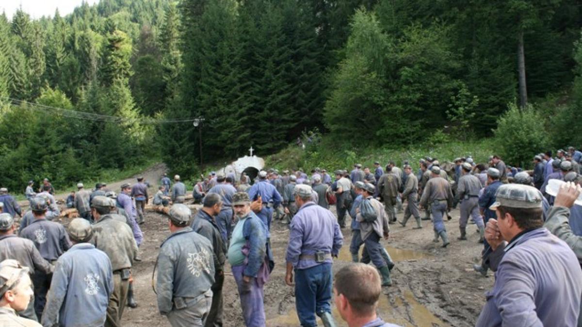 Peste De Mineri De La Mina De Uraniu De La Crucea S Au Blocat N