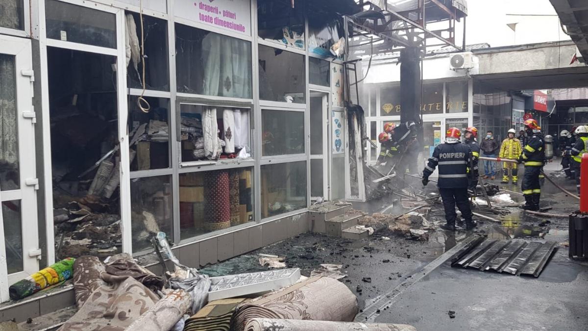 Incendiu într un magazin din București Pompierii au izolat zona