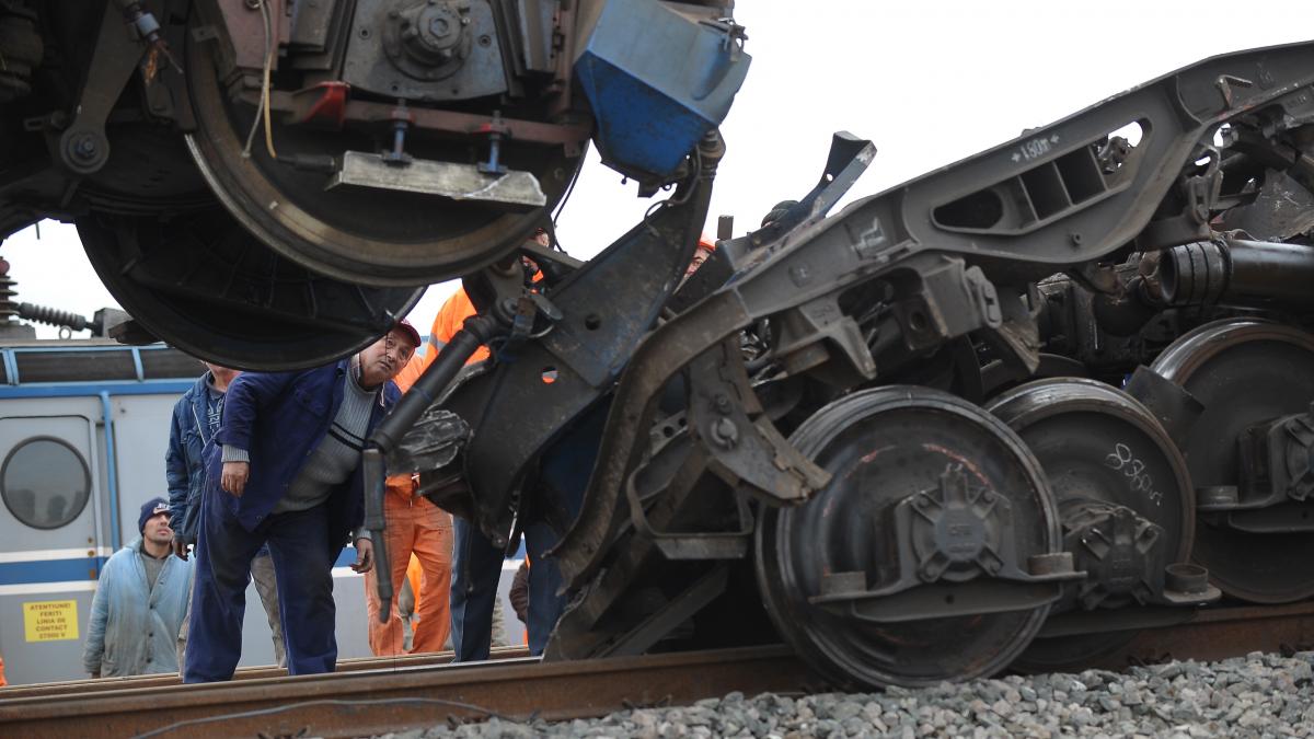 O Locomotiv A Deraiat N Hunedoara Mecanicul E R Nit