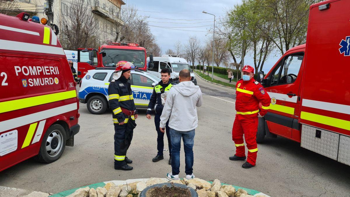 Accident între un autoturism și un microbuz în care se aflau mai mulți