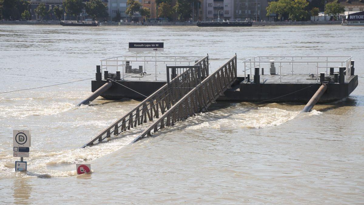 Viitura de pe Dunăre se îndreaptă către România Şedinţă operativă la