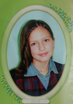 7 ani de la dispariţia Andreei Simon. Nimeni n-a mai văzut-o pe fetiţa de 9 ani. Cel invinuit că a ucis-o e poliţist şi e in libertate