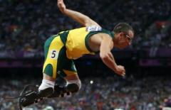Oscar Pistorius şi-ar fi ucis iubita, de Ziua Îndrăgostiţilor. Atletul paralimpic, interogat de poliţia sud-africană