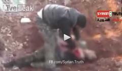 VIDEO 18+. Acte de cruzime extremă, rebeli sirieni profanează cadavrele soldaţilor din armata lui Assad