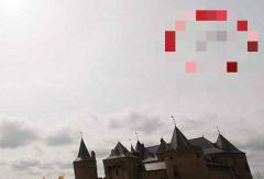 "Nu am mai văzut niciodată aşa ceva. A fost ÎNFRICOŞĂTOR!" Ce a fotografiat o femeie deasupra unui castel din Amsterdam (VIDEO)