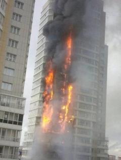 TURNUL INFERNULUI: Un incendiu devastator a mistuit un bloc turn cu 25 de etaje în Siberia (VIDEO)