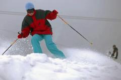 Vâlcea: "Autobuzele zăpezii" vor circula în această iarnă pe Valea Lotrului spre Transalpina Ski Resort