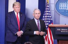 Trump pune tunurile pe Fauci: „Dacă îl ascultam, am fi avut 700.000 sau 800.000 de morţi!”