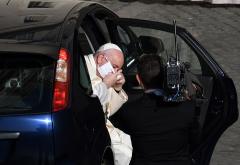 Cu masca pe față, Papa Francisc s-a rugat pentru victimele pandemiei
