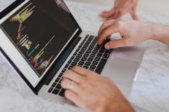 MEC: Numărul școlilor unde elevii fac cursuri exclusiv online a depășit 3.600