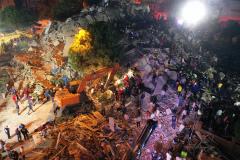 Cutremur în Turcia. Tânără salvată de sub dărâmături după nouă ore şi jumătate