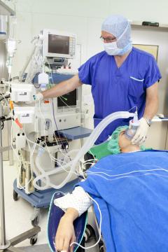 Omagiu pentru medicii români care luptă împotriva COVID 19