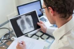 4 din 10 pacienți cu COVID rămân cu sechele pulmonare