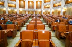 Coaliția lui Iohannis se ține în 9 traseiști. Aritmetica și turismul politic bat socotelile pentru noul guvern