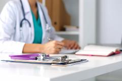 Asigurările de sănătate şi de garanţii, vedetele pieţei în 2020