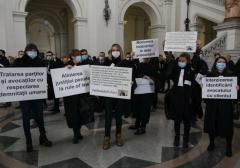 Protest al avocaților față de condamnarea unui coleg. „A primit închisoare pentru că și-a reprezentat clienții”