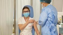 Cine este Mihaela Anghel, prima persoană vaccinată din România