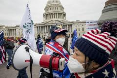 Proteste la Washington. Echipele pirotehnice au distrus controlat două bombe artizanale găsite în Capitoliu