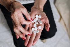 Pacienții cronici cer acces la tratamente vitale pe lângă vaccinare anti-COVID