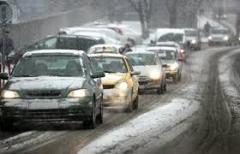 Îmbulzeală pe Valea Prahovei. Polițiștii recomandă rute alternative șoferilor care revin în București