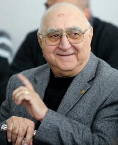 Victoria prozatorului realist asupra romancierului politic