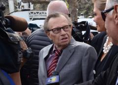 Cunoscutul om de televiziune din SUA, Larry King, a murit la vârsta de 87 de ani