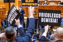 VIDEO. Tensiuni la dezbaterea moțiunii simple depuse de PSD împotriva lui Vlad Voiculescu. Alfred Simionis a cerut ca votul să se dea azi