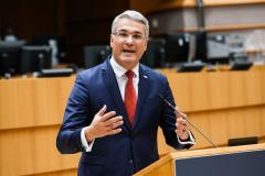 Compania Coaliției de dreapta, cu acționarul plecat puțin la Bruxelles. Afacerile, transferate de la un guvern la altul