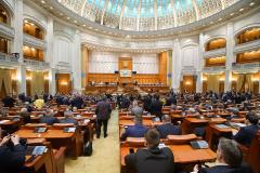 Din ciclul “Și eu, acum, ce mă fac, dacă am rămas fără coledzi?”. Simplu, te angajezi la Parlament. Consilier sau director