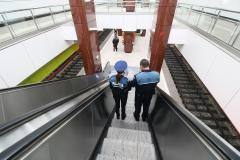 Tranșa a doua de cutii pentru transportul vaccinurilor, atribuită firmei care a livrat Poliției bastoane cu electroșocuri neconforme