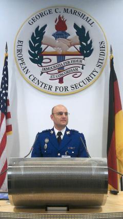 Un jandarm a devenit preot pentru persoanele cu deficiențe de auz