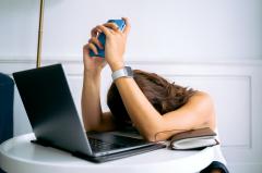 Burnout în pandemie. Angajaţii sunt epuizaţi, iar şefii lor prosperă