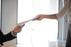 Spune-ne ceva despre tine! Cum răspunzi în patru paşi la una dintre cele mai dificile întrebări ale unui interviu profesional