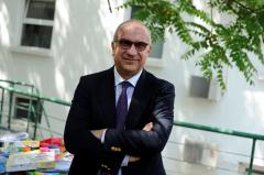 Monopol pe trei ani la SEAP. Turnătorul lui Ludovic face bani grei cu agenția lui Orban