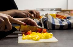 O nouă pasiune a românilor în timpul pandemiei. 66% preocupați de gătit
