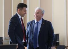 O lege de tot rahatul: primăriile, puse să treacă la naționalizarea bălegarului din bătăturile țăranilor