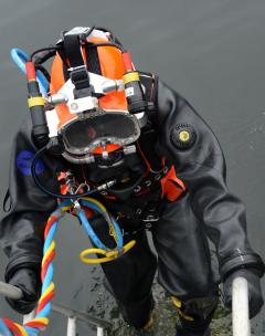 Doi scafandri care supravegheau lucrările de extindere a plajei din în Eforie Nord au murit înecați