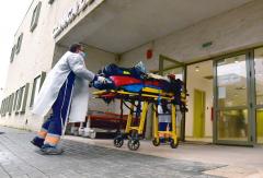 Morții pandemiei. „Sunt 75.000 de decese, nu 25.000”