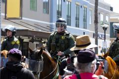 Pagube de 150.000 de euro în urma unui protest violent în California