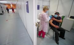 Cine ia tortul de aur al vaccinarii planetare