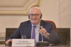 Demnitari de rang înalt luați de valurile pandemiei