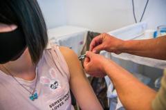 Când se pot vaccina anti-COVID femeile cu cancer