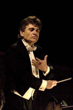 Dirijorul Christian Badea revine, în Vinerea Mare, cu un program integral Mozart. „Această muzică este cel mai bun medicament pentru suflet”