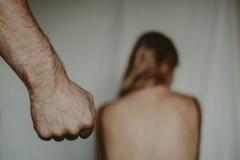 Polițiștii, revoltați de lipsa adăposturilor pentru femeile agresate