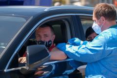 Sute de persoane s-au vaccinat la drive-thru și la Summitul Muzical de la Sibiu
