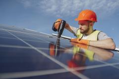 În 5 ani, toate casele din România ar putea fi dotate cu panouri fotovoltaice hibride