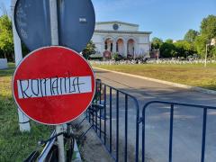 Operă de pandemie joasă cu Puccini și jandarmi