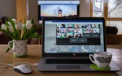 Oboseala de Zoom sau cum să depăşim multiplele conferinţe online şi munca la domiciliu 