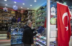 Erdogan le taie turcilor alcoolul și joacă totul pe cartea islamismului