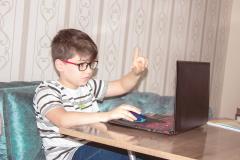 Educație prin PNRR: 78 de milioane de euro pentru școala online. 500 de milioane de euro pentru abandon școlar